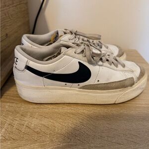 Nike White and Black Sneakers